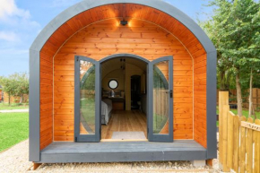 Delightful Damson Cabin in the beautiful Cotswolds
